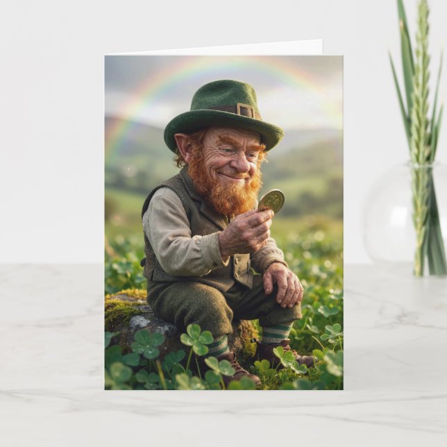 St. Patrick's Day Leprechaun Admiring a Gold Coin Kort (Framsida)