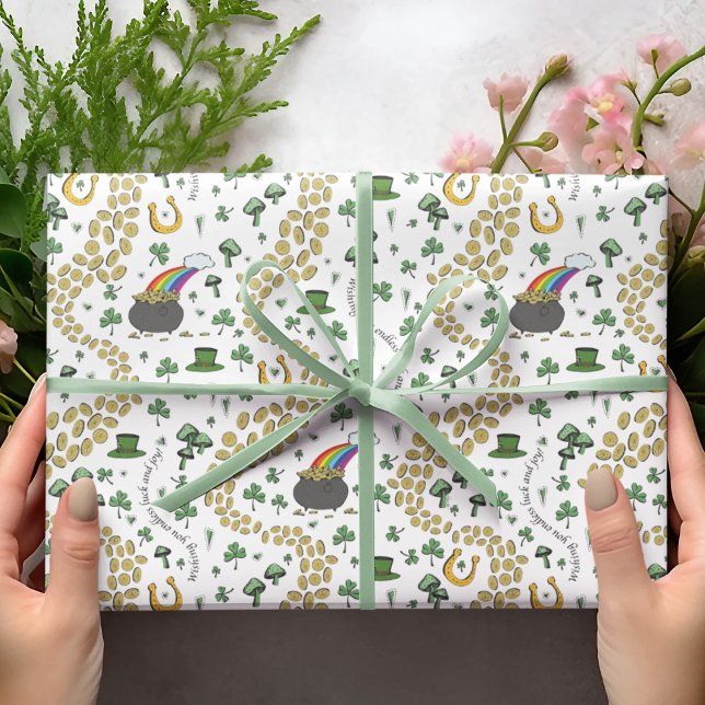 St. Patrick's Day Leprechaun Pot of Guld Presentpapper (St Patrick's Hand-Drawn Design in Black Ink. Pot of Gold, Shamrocks, Green Clovers, Horseshoe, Coins)