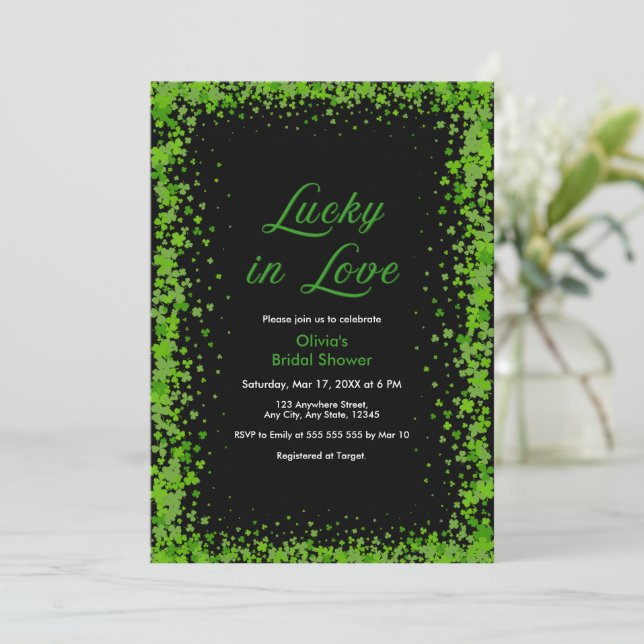 St Patricks Day Lucky in Love Bröllopsdusch  Inbjudningar (Stående Fram)