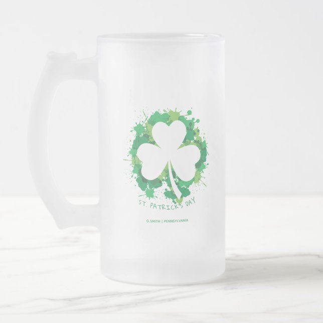 St. Patrick's Day. Lucky Klöver White Silhouette. Frostat Ölglas (Vänster)