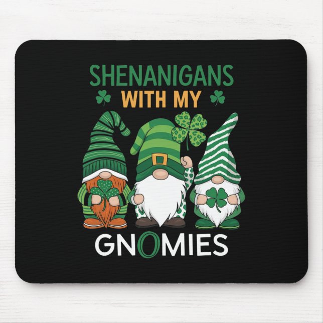 St Patricks Day Lucky Shamrock Leopard Gnomes Iris Musmatta (Framsidan)