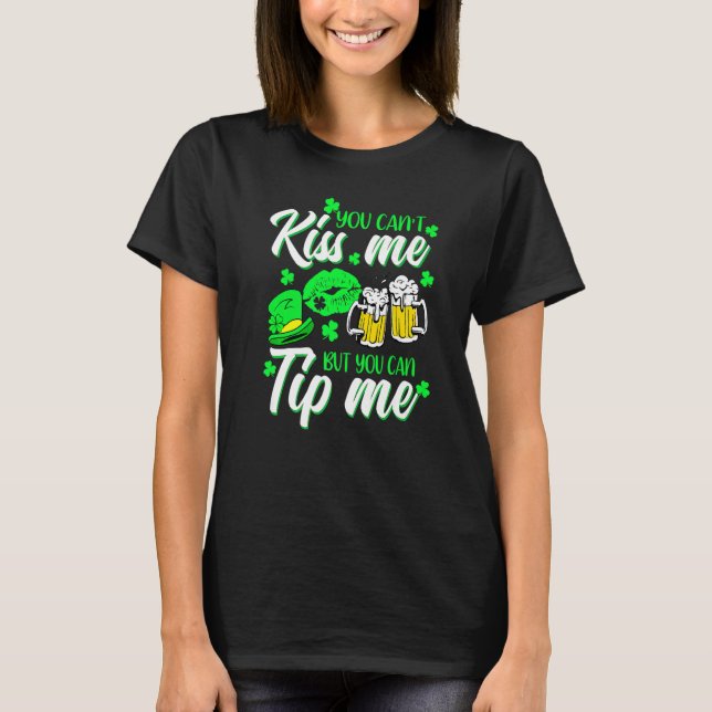 St patrick's day Lucky Shamrock Waitress Bartender T Shirt (Framsida)