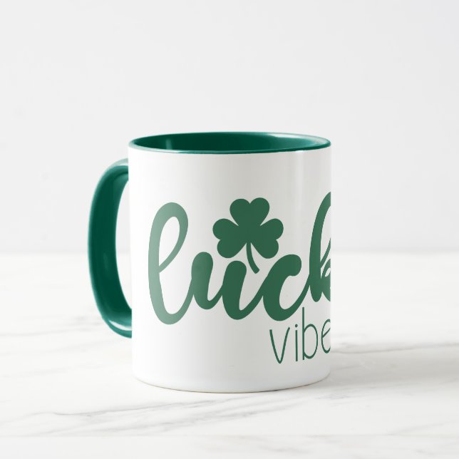 St. Patrick's Day Lucky Vibes med Grönt Klöver Mugg (Framsida vänster)