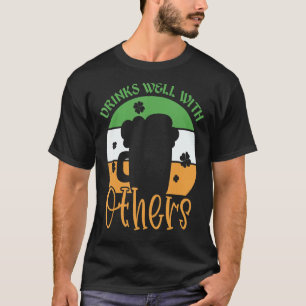 St patricks day och dryck med andra VI T Shirt