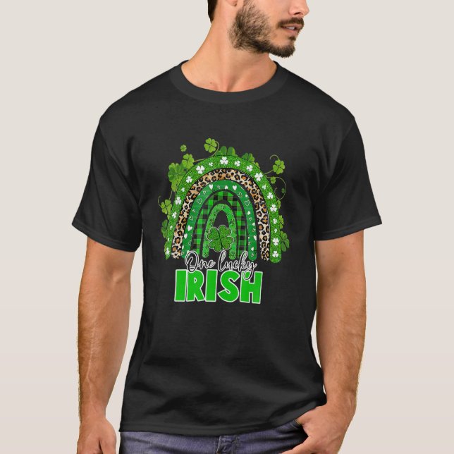 St Patrick's Day One Lucky Irish Rainbow Shamrock T Shirt (Framsida)