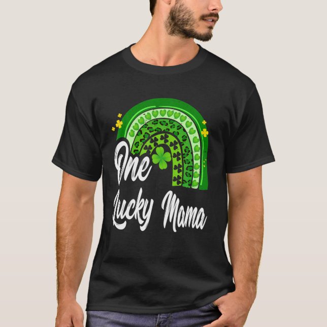 St patrick's day One Lucky Mamma Leopard Rainbow T Shirt (Framsida)