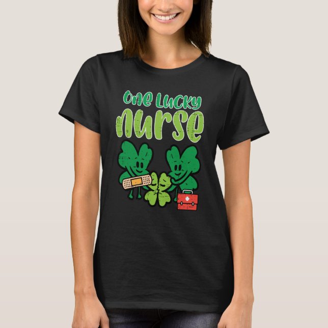 St Patricks Day One Lucky Nurse Shamrocks Scrub To T Shirt (Framsida)