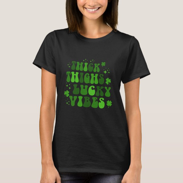 St patrick's day pyjamas Thick Thighs Lucky Vibes T Shirt (Framsida)