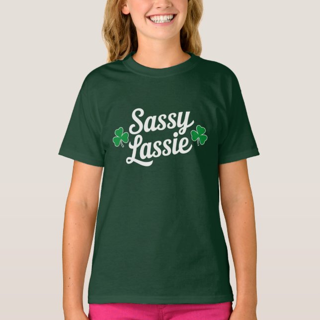 St patricks day Sassy Lassie Funny Irish T Shirt (Framsida)