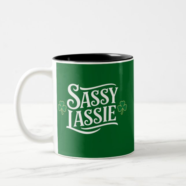St Patricks Day Sassy Tjej Rollig Irländsk Flicka  Två-Tonad Mugg (Vänster)