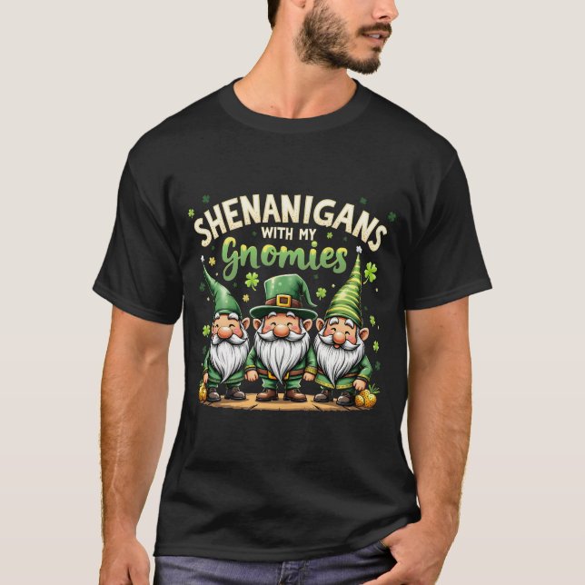 St patricks day Shamrock leopard gnomes Iris T Shirt (Framsida)