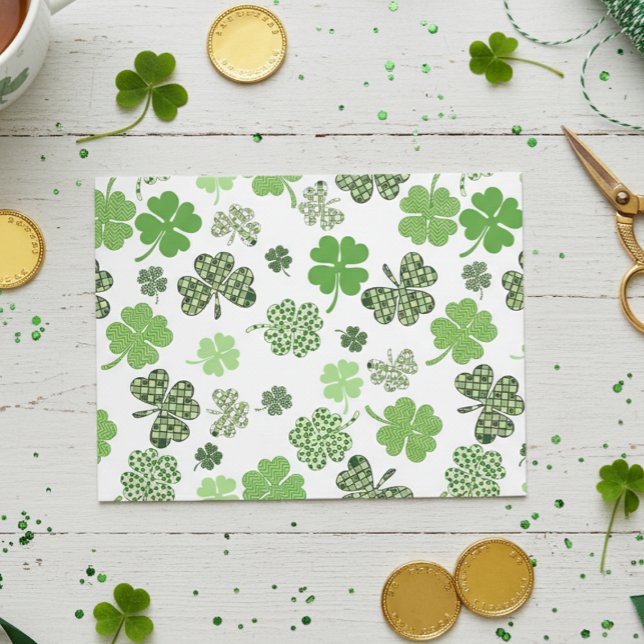 St. Patrick's Day Shamrock  Minimalistisk Enkel Vykort (Skapare uppladdad)
