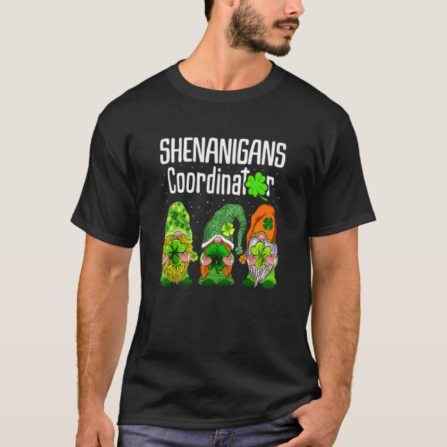 St Patricks Day Shenanigans Coordinator Gnomes Gre T Shirt (Framsida)