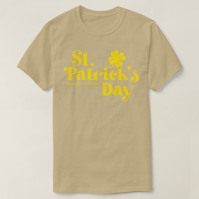 St patricks day Shenanigans Coordinator Guld Text T Shirt (Design framsida)