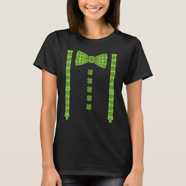 St patricks day Suspenders C Shamrock Bow Tie Boys T Shirt (Framsida)