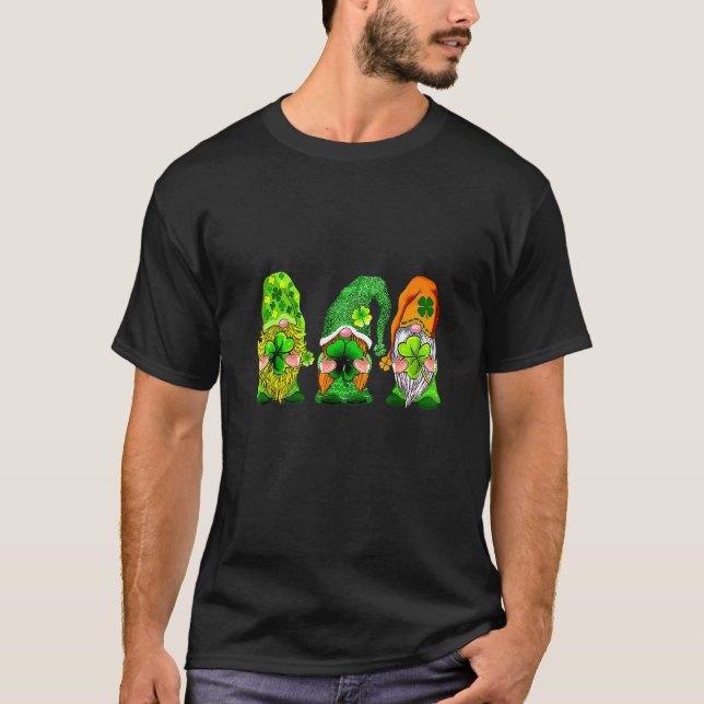 St Patrick's Day Three Gnomes Shamrock T Shirt (Framsida)