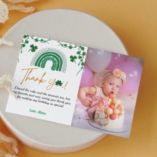 St patrick's day tur ett tackkort för födelsedagst inbjudningar