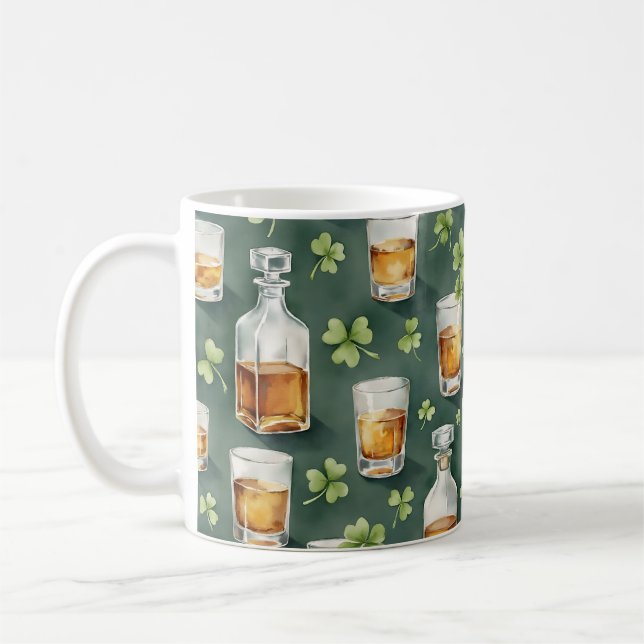 St. Patrick's Day Whiskey and Shamrocks Pattern Kaffemugg (Vänster)