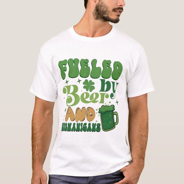 St Patrick's Fueled by öls and Shenanigans T Shirt (Framsida)