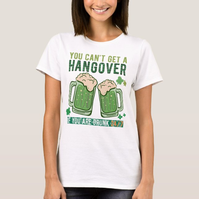 St Patricks ger ett roligt drickslag för hangover T Shirt (Framsida)