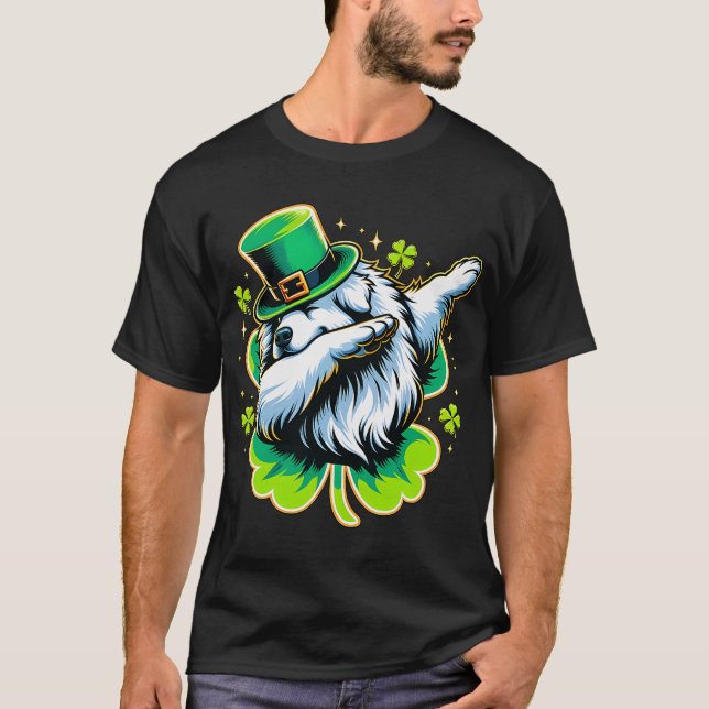 St Patricks Leprechaun Dabbing Great Pyrenees Dog T Shirt (Framsida)