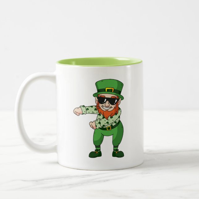 st patricks leprechaun flossing dans Två-Tonad mugg (Vänster)