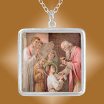 St. Tarcisius Receiving the Eucharist (BL 02) Silverpläterat Halsband<br><div class="desc">Olika personer som är lekman, en deakon eller - oftast - en ung acolyt (räkenskaperna varierar), är St. Tarcisius från Rom (mitten av 300-talet) ventilerad för sin hängivenhet för den välsignade Sacramenten. Här framställs St Tarcisius ned i katakomberna på St. Callixtus i Rom som mottar Eucharist för utdelning till fängslade...</div>