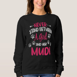 Stå Aldrig Mellan En Tjej Och Hennes Mudi Hunddjur T Shirt