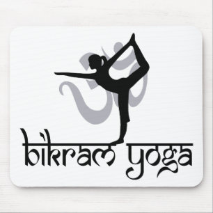 Stå dra för pilbåge poserar den Bikram Yogagåv Musmatta