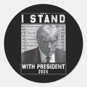 Stå emot president 2024-trumpens Mugshot jag står Runt Klistermärke