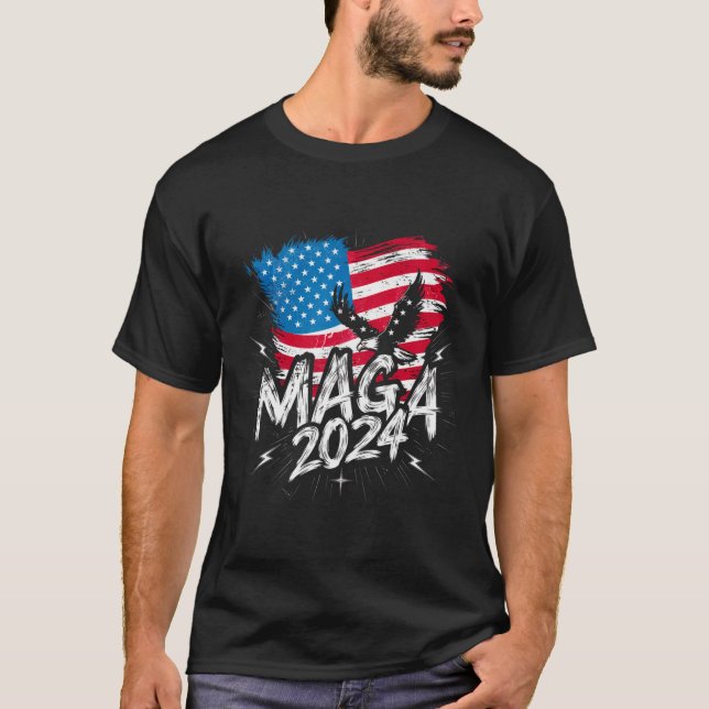 Stå emot Trump Maga 2024 Patriotic Flagga Tee Vote (Framsida)