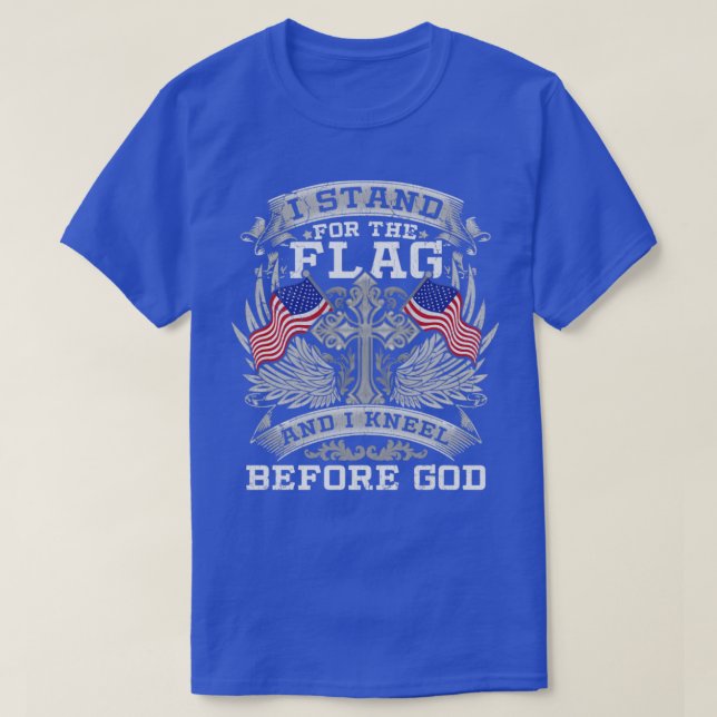 Stå för Flagga Kneel inför Gud T Shirt (Design framsida)