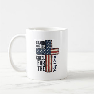 Stå för flaggan Böj knä för korsets skjortdesign Kaffemugg
