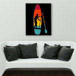 Stå upp Paddle Board SUP Paddle Boarding Graphics Poster<br><div class="desc">Den här poster innehåller en illustration av en SUP eller en stående padelbräda och paddel som skildras i vibrant sunset färg med en silhouette-illustration i svart på någon som paddlar ombord. Bilden ställs in mot en svart bakgrund.</div>