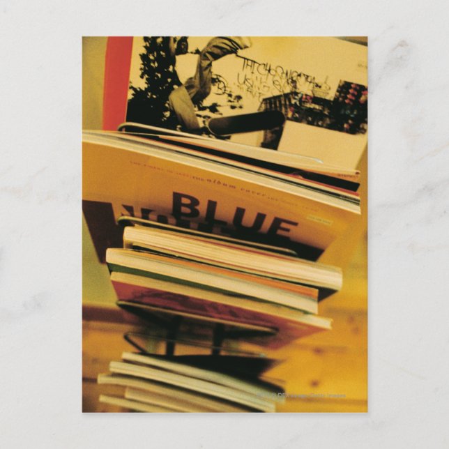 Stack av bokar och tidskrifter vykort (Framsida)