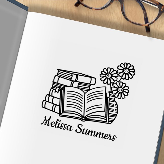 Stack av Bokar, Open Bok, Flowers Bookplate Stämpel (Skapare uppladdad)