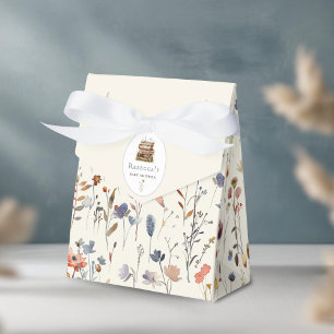 Stack av bokar, vattenfärg för babydusch, vilda bl presentaskar