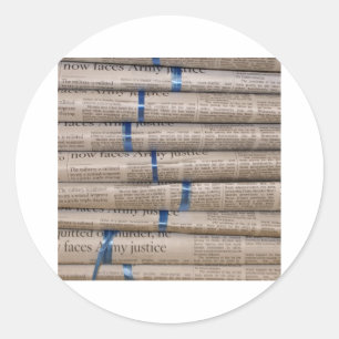 Stack of Newspaper Nuvarande händelse Art Runt Klistermärke