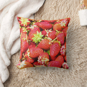 "Stack of Strawbär Fruit" Cute Photo. Köp nu Kudde