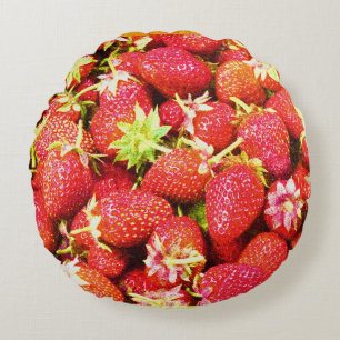"Stack of Strawbär Fruit" Cute Photo. Köp nu Rund Kudde