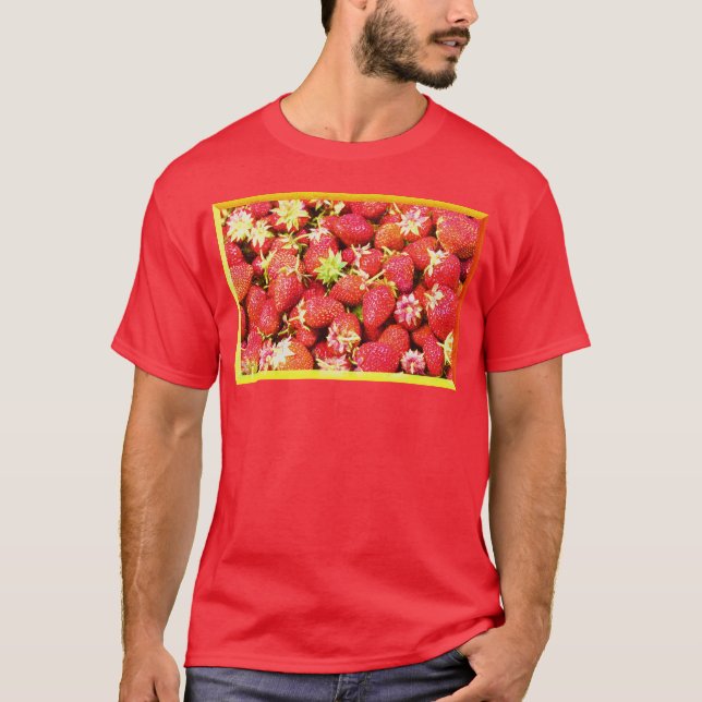 "Stack of Strawbär Fruit" Cute Photo. Köp nu T Shirt (Framsida)