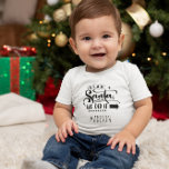 Stackars Santa Han gjorde det Personlig Namn T Shirt<br><div class="desc">Den här söta skjortan har ord, "Käre tomten gjorde det Madison" i djärv modern typografi. Klicka på "Anpassa den här mallen" om du vill ändra namn till eget. Om du behöver hjälp med anpassning kan du skicka e-post till mig på ybnormalone@gmail.com Besök vår butik www.zazzle.com/MerryChristmasToYou för mer originella presentartiklar. #zazzlemade...</div>