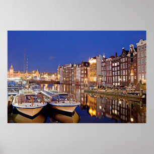 Stad av Amsterdam vid natt Poster