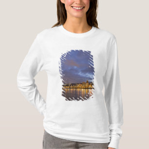 Staden ljus återspeglas i floden Willamette. T Shirt