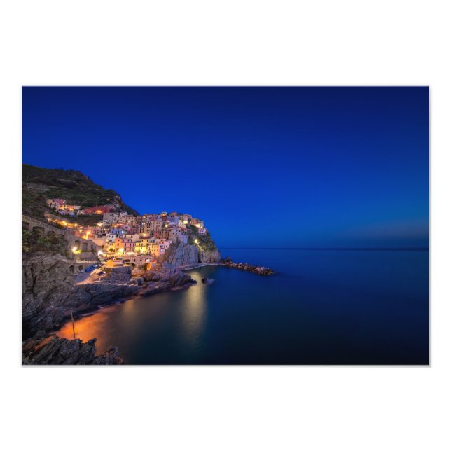 Staden Manarola i Cinque Terre på kvällen Fototryck (Framsidan)