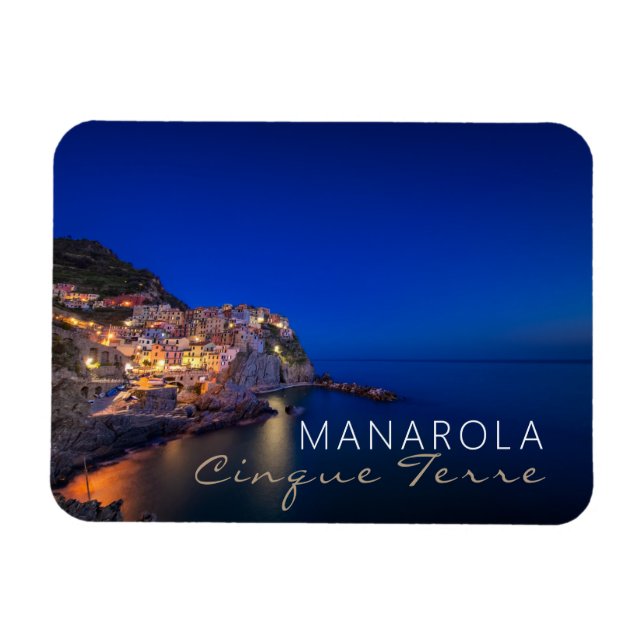 Staden Manarola i Cinque Terre på kvällen Magnet (Horisontell)