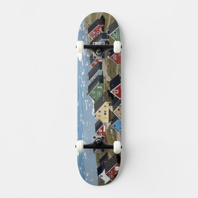 Stadens färgstarka arkitektur, Narsaq. Old School Skateboard Bräda 18 Cm (Framsida)
