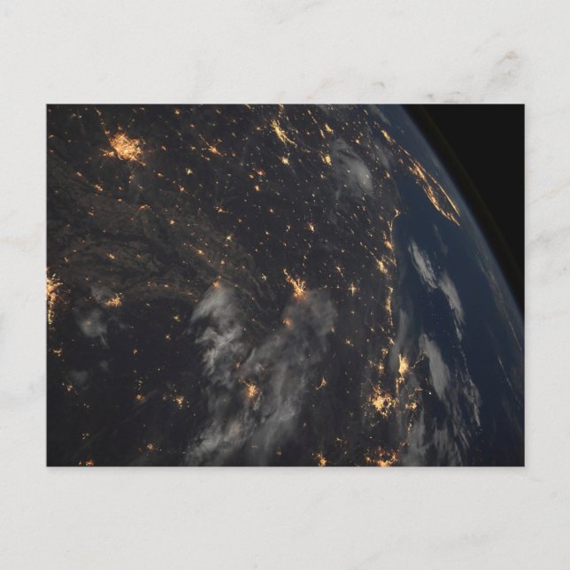 Stadens ljus på natten på planeten jorden vykort (Framsida)