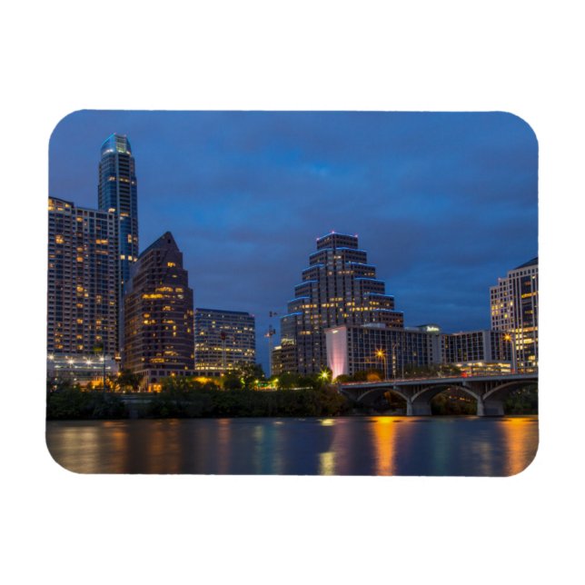 Stadens siluett speglas i Lady Bird Lake Magnet (Horisontell)