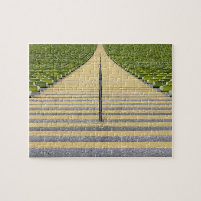 Stadiontrappan between ror av grönt placerar pussel (Horisontell)